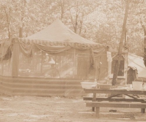 Faded 1940s camping trailer - 1940s,